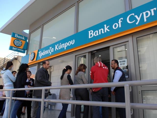 Во вторник, 2 апреля, на Кипре после продолжительных выходных открывается биржа и возобновляется после затянувшихся "каникул" часть операций крупнейшего банка Кипра - Bank of Cyprus, одного из двух, попавшего под "стрижку вкладов"