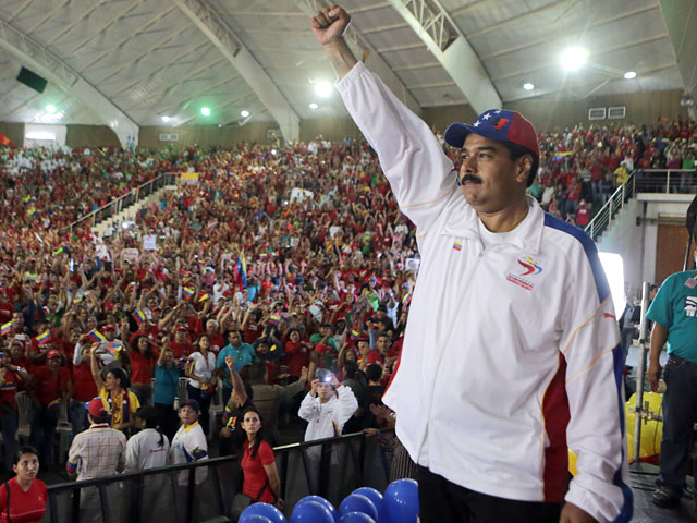 Покойный лидер Венесуэлы Уго Чавес явился с того света и благословил своего преемника Николаса Мадуро