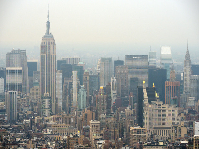 На вершине небоскреба, возводимого в Нью-Йорке на месте разрушенных 11 сентября 2001 года башен-близнецов Всемирного торгового центра, в 2015 году будет открыта трехэтажная смотровая площадка