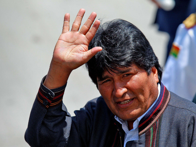 Президент Боливии Эво Моралес вернулся к своим обязанностям после проблемы со здоровьем, которая вынудила его на сутки отложить все дела