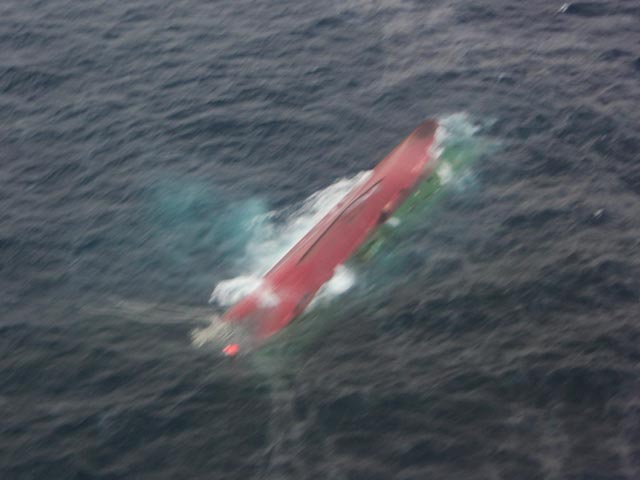 Рыболовное судно "Шанс-101", принадлежащее ЗАО "Рыболовецкий колхоз "Восток-1", вышло в море на промысел краба 27 декабря прошлого года. На борту находились 30 членов экипажа - 19 россиян и 11 граждан Индонезии