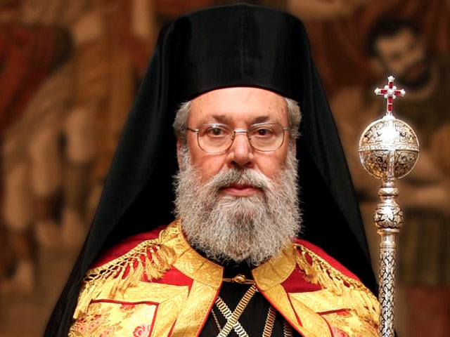 Архиепископ Хризостом II заявил, что Кипрская церковь поможет нуждающимся жителям "реальными деньгами"