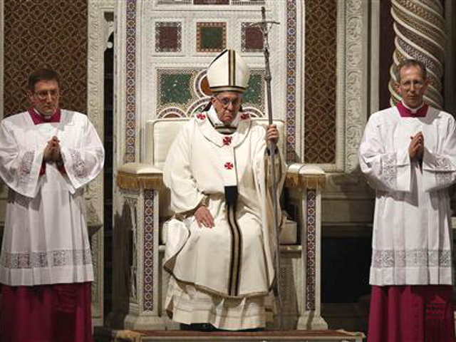 В минувшее воскресенье вечером Папа Франциск официально принял на себя обязанности епископа Рима и совершил в этом качестве первую мессу в Латеранской базилике Иоанна Крестителя