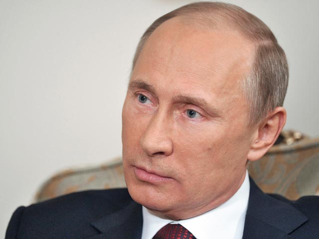 Путин подписал законы об изъятии земель в "новой Москве" и легализовал работу на "удаленке"