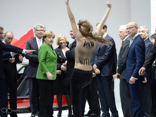 Одна из основательниц и лидеров украинского движения Femen Александра Шевченко, ближе единомышленниц подобравшаяся с голой грудью к Владимиру Путину на Ганноверской промышленной ярмарке, высказала недовольство российскими СМИ