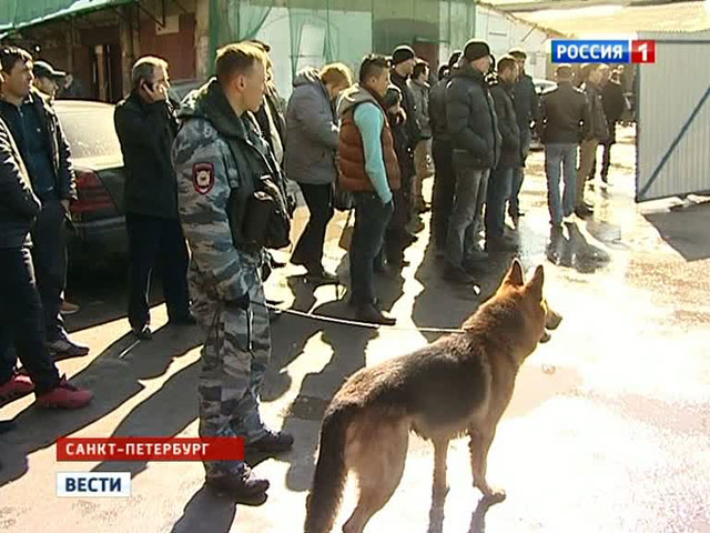 В Петербурге Сенной рынок охраняют 200 полицейских после массовой драки с убийством