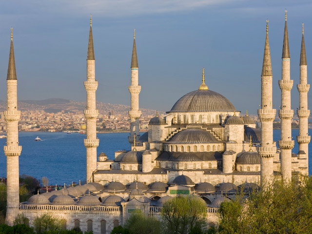 Стамбул занял первое место в пятерке городов, наиболее привлекающих туристов - он популярен не только у европейцев, но и россиян