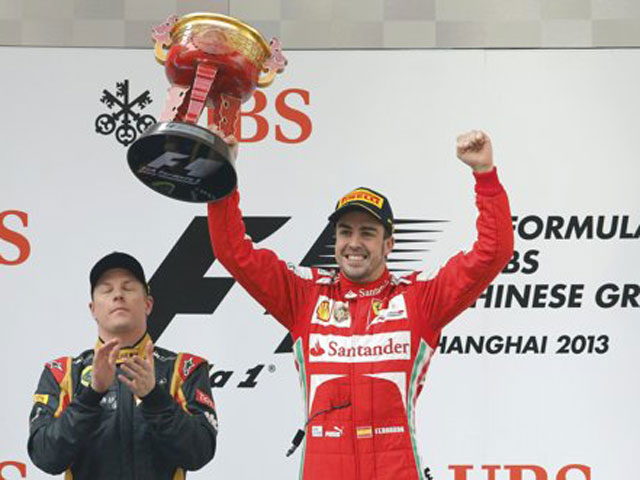 Гран-при Китая выиграл гонщик "Феррари" Фернандо Алонсо