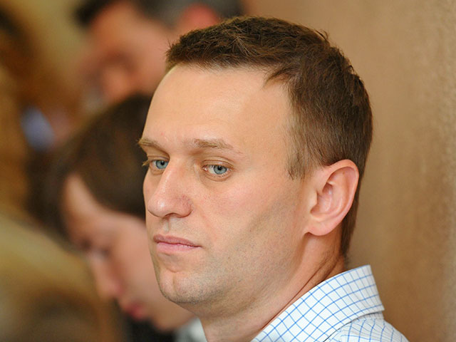 Накануне стартующего на этой неделе суда Алексей Навальный опубликовал обвинительное заключение следствия по делу "Кировлеса", согласно которому он похитил 16 млн рублей за счет продаж леса