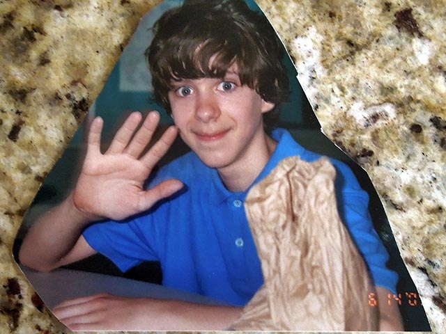 20-летний американец Адам Ланца, расстрелявший 26 человек в начальной школе "Сэнди Хук" в Ньютауне, мог сам быть жертвой жестокого обращения