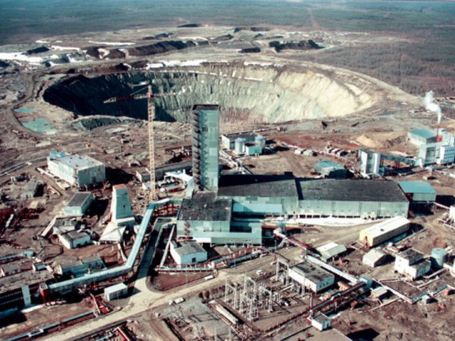 В Якутии произошел обвал породы на руднике "Мир". Один человек погиб