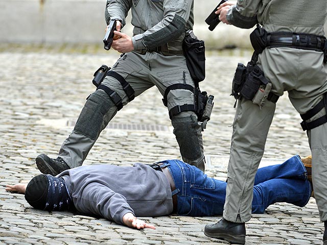 В предместье Брюсселя и Антверпене бельгийская полиция проводит масштабную антитеррористическую спецоперацию: обыски прошли по 46 адресам