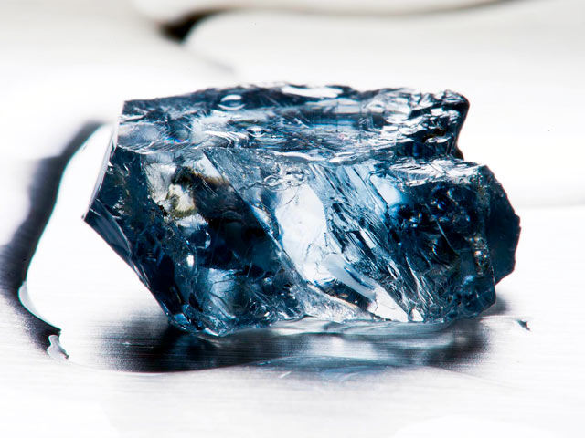 В ЮАР нашли редкий голубой алмаз весом в 25,5 карата