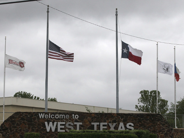 Американская компания-оператор химического завода по производству удобрений в городке Уэст (штат Техас), на котором произошел мощнейший взрыв, была в прошлом году оштрафована на 10 тысяч долларов за несоблюдение правил безопасности