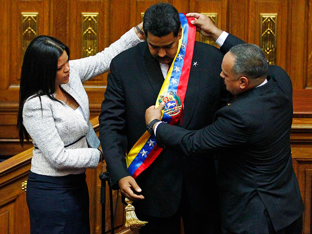 В Венесуэле, после проведения "гражданского аудита", победивший с минимальным перевесом президент Николас Мадуро принес присягу