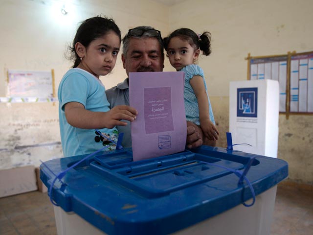 На волне терактов и политических убийств в Ираке проходят первые выборы после ухода войск США