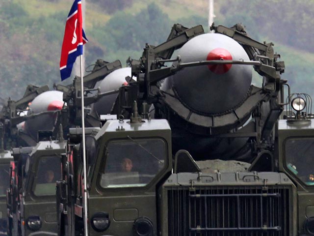 КНДР переместила на восточное побережье страны две мобильные пусковые установки с баллистическими ракетами "Скад"