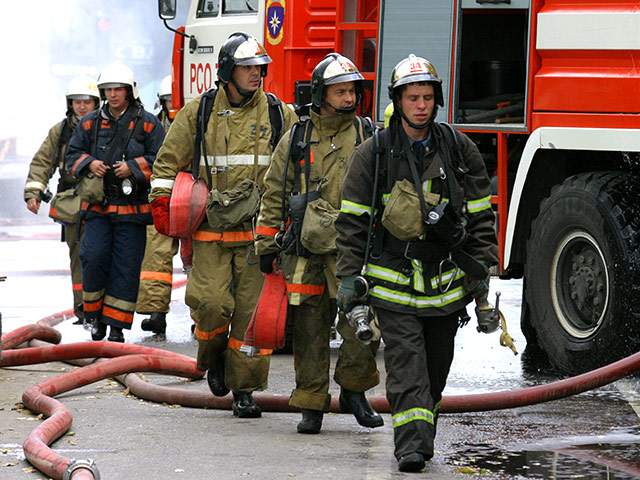 В воскресенье днем в центре Москвы начался пожар на одном из складов