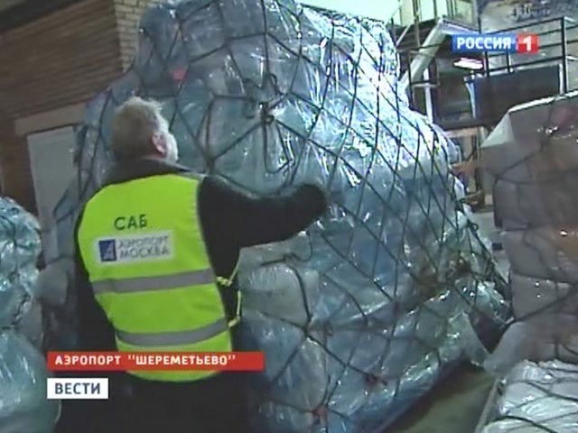 Более 200 тонн посылок, преимущественно заказов из интернет-магазинов, лежат в почтовых терминалах московских аэропортов, несколько недель назад их было около 500 тонн