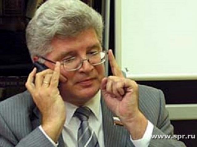 Член Совета Федерации от Орловской области Сергей Щеблыгин не знает, почему в минувшую пятницу в центре Москвы на него напал неизвестный. По словам сенатора, с хулиганом, давшим ему пощечину, он не знаком