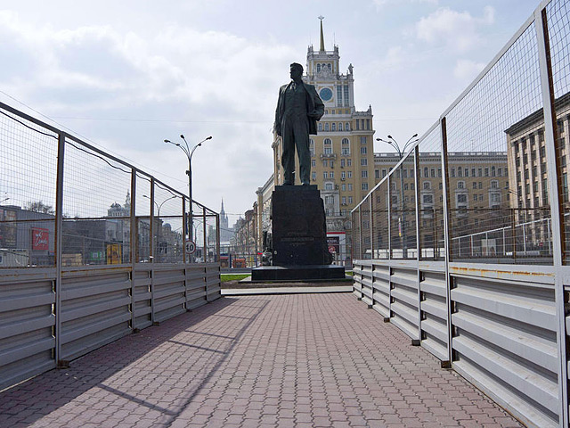 Триумфальную площадь в Москве освобождают от заграждений, и она будет полностью открыта к первомайским народным гуляньям