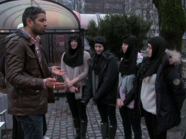 В норвежском телевизионном шоу девушки-участницы согласились публично принять ислам, чтобы получить шанс выиграть билеты на концерт Джастина Бибера