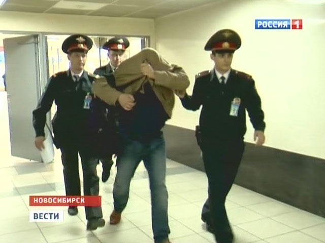 Пьяный пассажир, из-за которого пришлось экстренно посадить самолет компании "Аэрофлот" в новосибирском аэропорту "Толмачево", по предварительным данным, устроил в салоне авиалайнера драку