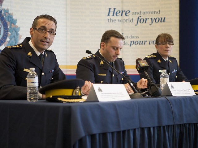 Арестованные в Канаде два террориста намеревались пустить под откос пассажирский поезд в пригороде Торонто. Об этом сообщили на пресс-конференции в Торонто представители полиции