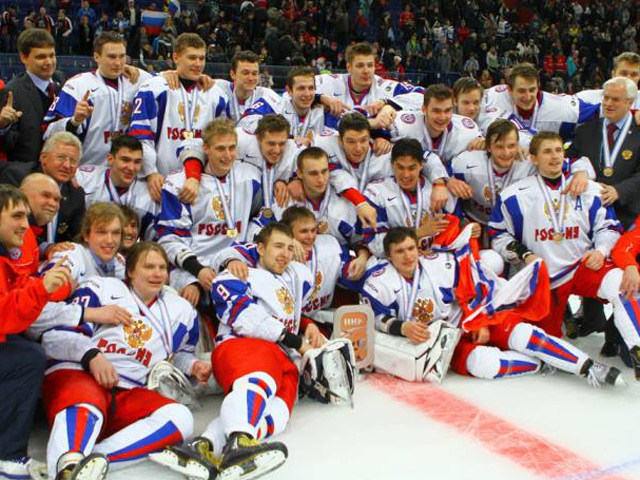 Сборная России по хоккею со счетом 10:2 разгромила команду Латвии на юниорском первенстве мира среди игроков до 18 лет, которое проходит в эти дни Сочи