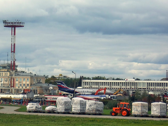 В столичном аэропорту "Шереметьево" снят запрет на выгрузку почтовых отправлений, введенный 18 апреля из-за большого скоплений международных посылок