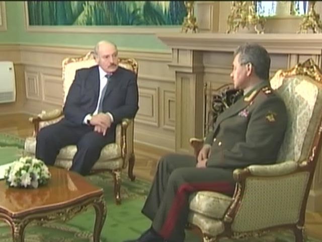 На встрече с президентом Белоруссии Александром Лукашенко, Шойгу заявил, что первое звено истребителей появится на территории республики уже в этом году