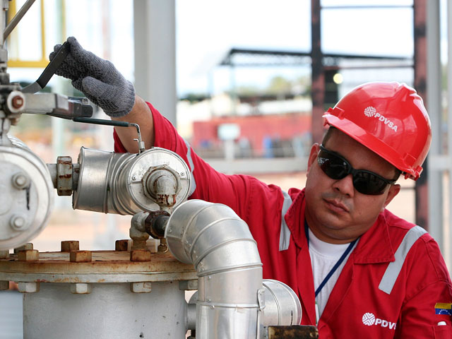 Правительство Венесуэлы 23 апреля обнародовало указ о создании совместного предприятия между "Роснефтью" и дочерней структурой венесуэльской нефтегазовой компании PDVSA - Corporacion Venecolana del Petroleo (CVP)