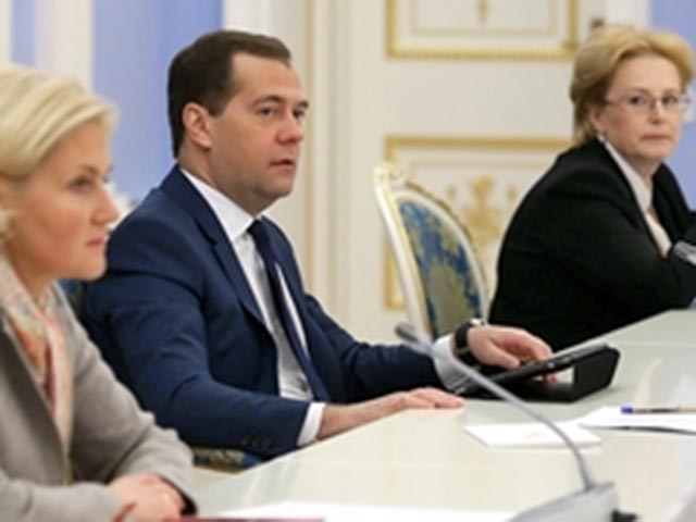 Премьер-министр РФ Дмитрий Медведев предложил России опираться на опыт других стран, которые за 15-20 лет вдвое и более снизили смертность