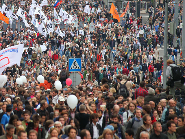 Мэрия Москвы не согласилась с заявкой оппозиционеров провести шествие 6 мая от Калужской площади до Болотной набережной, разрешив провести только митинг