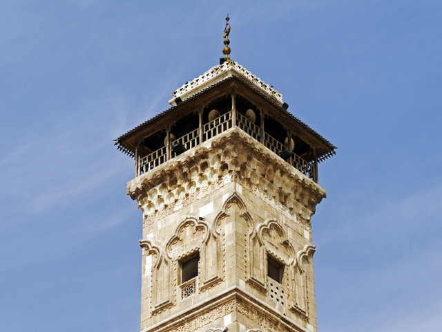 Мечеть была основана при династии Омейядов в 715 году на месте византийского храма. Самой древней ее частью мечети был минарет высотой 45 метров, возведенный в 1090 году, превращенный сейчас в руины