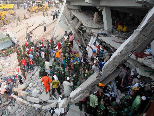 Число жертв обрушения многоэтажного здания в одном из пригородов столицы Бангладеш Дакки достигло 203 человек, сообщает Associated Press со ссылкой на заявление полиции. Большинство погибших - женщины