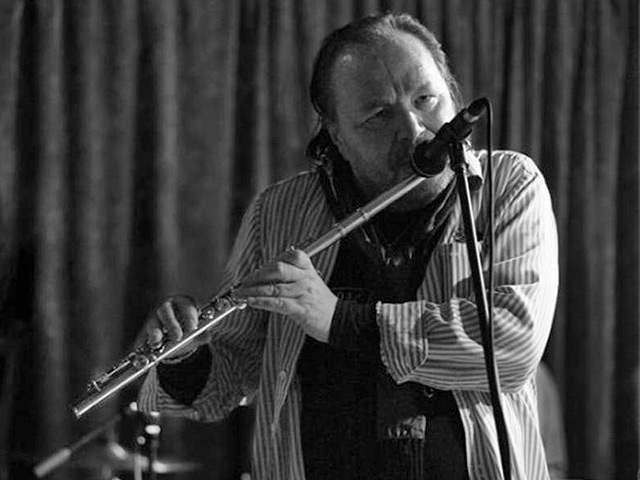 В ночь на четверг, 25 апреля, в больнице на 68-м году жизни умер саксофонист, флейтист и композитор, один из самых известных в мире российских джазовых музыкантов Анатолий Герасимов