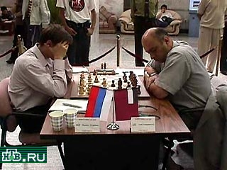 Евгений Бареев проиграл Зурабу Азмайпарашвили, который когда-то был секундантом Гарри Каспарова