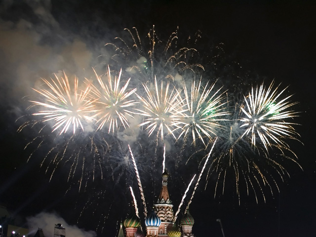 Российская трехсторонняя комиссия по регулированию социально-трудовых отношений одобрила график праздничных дней на 2014 год
