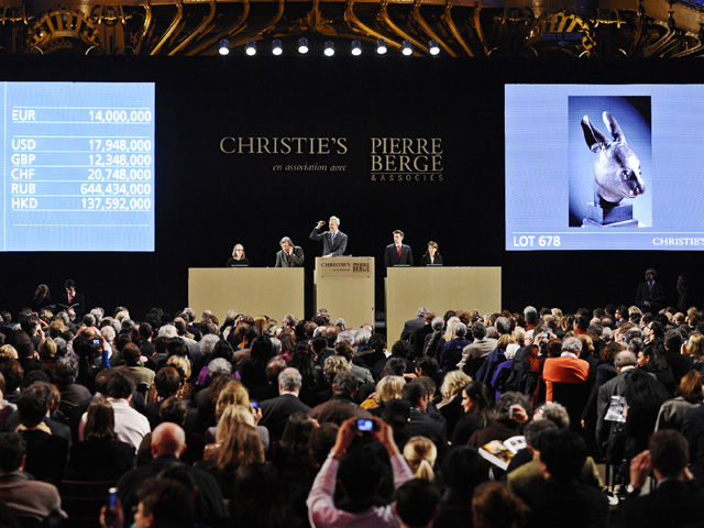 Французская компания Pinault-Printemps-Redoute (PPR) заявила о намерении вернуть Китаю две бронзовые статуэтки, скандал вокруг которых разгорелся в 2009 году во время торгов Christie's в Париже