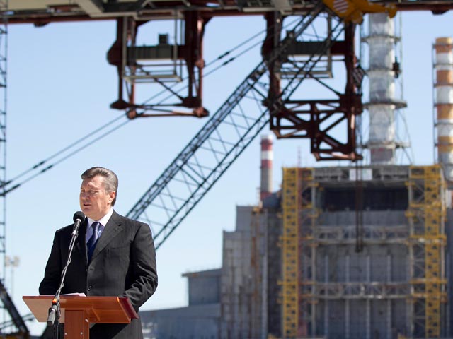 27-ю годовщину крупнейшей в истории ядерной катастрофы президент Украины Виктор Янукович провел на Чернобыльской АЭС