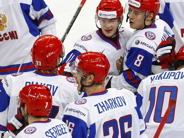 Во полуфинале чемпионате мира для хоккеистов не старше 18 лет, который проходит в Сочи, сборная России уступила команде США в серии буллитов и теперь будет претендовать на бронзовые награды соревнования