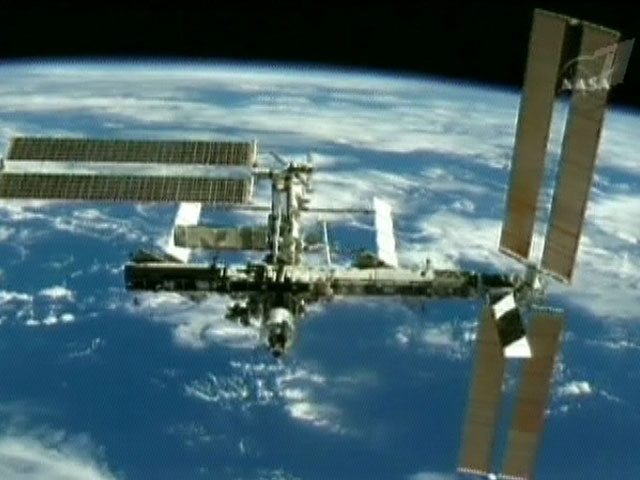 Российские космонавты выйдут в открытый космос с борта МКС с Олимпийским факелом