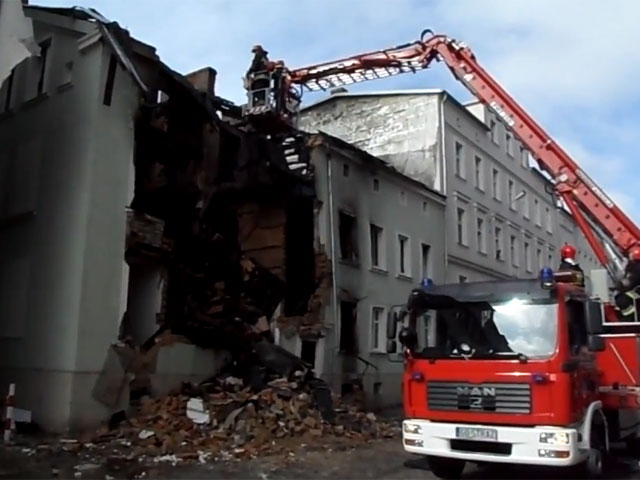 Пьяный автомобилист врезался в стену дома в польском городе Слупск, разрушив здание полностью