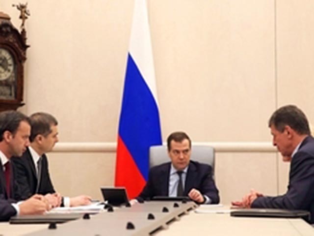 Медведев призвал экономический блок правительства выработать общее мнение об экономике страны