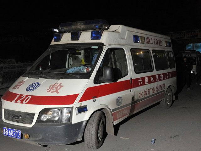В среду вечером, 1 мая, в китайской провинции Хунань рухнул подвесной мост, на котором в момент ЧП находились несколько десятков человек
