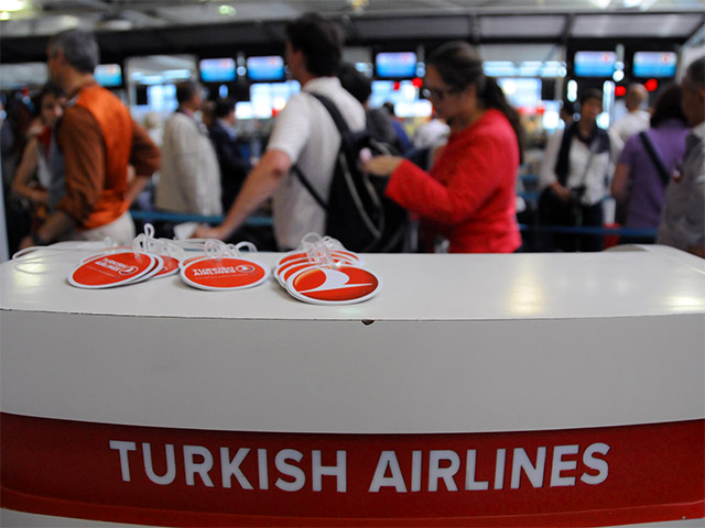 Авиакомпания Turkish Airlines сочла красный и розовый цвет помады слишком вульгарным для своих стюардесс и в скором времени намерена запретить их