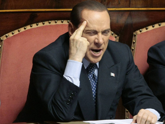 В одном из почтовых отделений Италии обнаружено письмо, адресованное бывшему премьеру Сильвио Берлускони и содержащее пули, а также неизвестный порошок