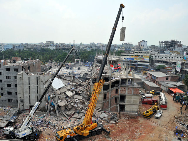 Число людей, погибших при обрушении здания швейной фабрики в Бангладеш, достигло 501 человека