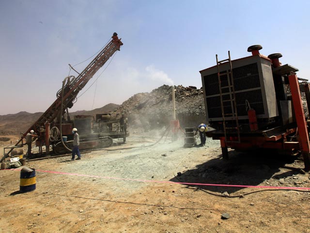 Число жертв обрушения на золотодобывающем руднике в Судане превысило 100 человек